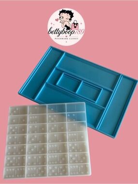 Resin molds for dominoes and domino‎ carrying case